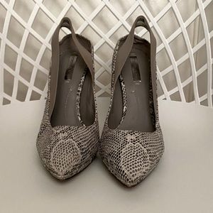 BCBGMAXAZRIA Gray + White Slingback - SZ 10
